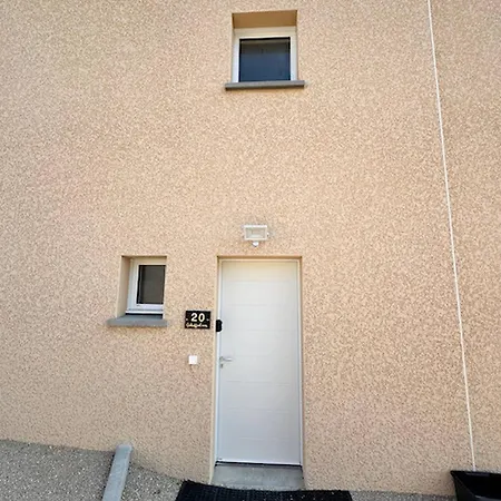 Апартаменты House 20 With 5 Bedrooms Lechaffardcom