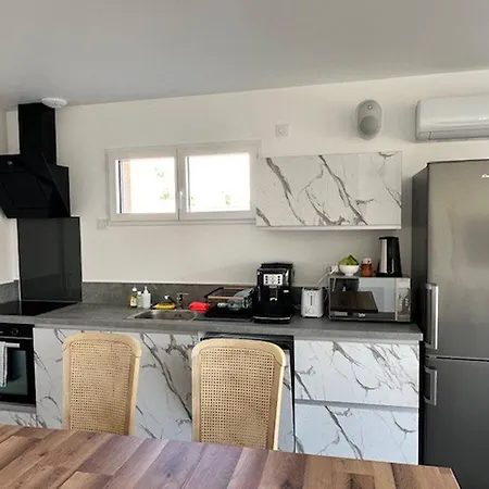 Апартаменты House 20 With 5 Bedrooms Lechaffardcom Satolas-et-Bonce